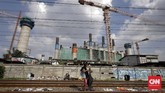 Proyek Pembangunan Jakarta International Stadium Aktivitas pekerja saat menyelesaikan proyek pembangunan Jakarta International Stadium (JIS) atau juga yang dikenal Stadion Bersih Manusiawi Wibawa (BMW). Jakarta, Sabtu, 11 Juli 2020. CNN Indonesia/Adhi Wicaksono