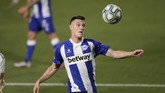 Spain Soccer La Liga Deportivo Alaves' Adrian Marin, controls the ball during the Spanish La Liga soccer match between Real Madrid and Deportivo Alaves at the Alfredo di Stefano stadium in Madrid, Spain, Friday, July 10, 2020. (AP Photo/Bernat Armangue)