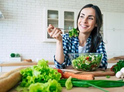 5 Tips Makan Sehat Supaya Kembali Bugar Setelah Akhir Pekan