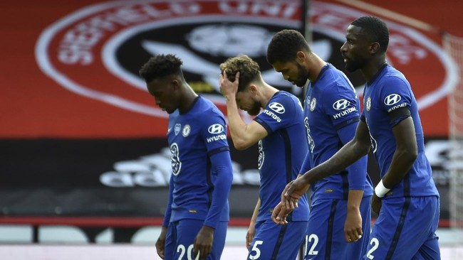Chelsea players leave the field end of the English Premier League soccer match between Sheffield United and Chelsea at Bramall Lane in Sheffield, England, Saturday, July 11, 2020. Sheffield United won 3-0. (AP photo/Rui Vieira, Pool)