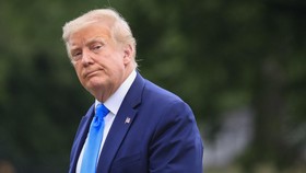 Trump Akan Larang Semua Anggota Partai Komunis China Masuk AS