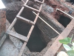 Pak RW: Pria Lansia Tewas Tercebur Septic Tank Penggali Kubur