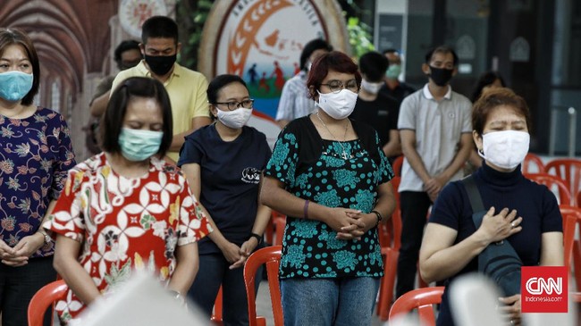 Satgas Penanganan Covid-19 Nasional mengajak umat Nasrani untuk tetap menjaga prinsip protokol kesehatan dalam rangkaian Natal.