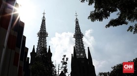 Rantis dan Mobil Penjinak Bom Siaga di Gereja Katedral