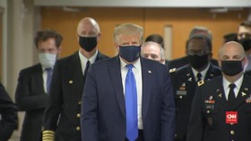 VIDEO: Momen Langka, Donald Trump Pakai Masker