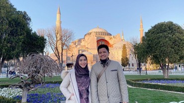 img-title Hagia Sophia Kembali Jadi Masjid, Oki Setiana Dewi Terharu