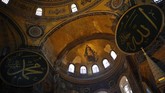 Pro Kontra Hagia Sophia Menjadi Masjid A view of the Byzantine-era Hagia Sophia, an UNESCO World Heritage site and one of Istanbul's main tourist attractions in the historic Sultanahmet district of Istanbul, Friday, July 10, 2020. Turkey's highest administrative court issued a ruling Friday that paves the way for the government to convert Hagia Sophia - a former cathedral-turned-mosque that now serves as a museum - back into a Muslim house of worship. The Council of State threw its weight behind a petition brought by a religious group and annulled a 1934 cabinet decision that changed the 6th century building into a museum. (AP Photo/Emrah Gurel)