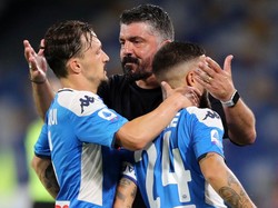 Pemain Napoli Mandi di Tempat Sampah? Ini Faktanya