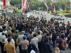 Mahasiswa Malang Raya Demo Tuntut Transparansi Anggaran Kampus