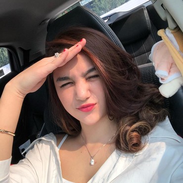 Pamer Senyum, Hana Hanifah Bicara soal Kebahagiaan