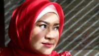 <p>Ikke sendiri sudah mengenakan hijab sejak beberapa tahun belakangan ini, tepatnya pada pertengahan akhir 2017 lalu. (Foto: Instagram @ikkenurjanah0518)</p>