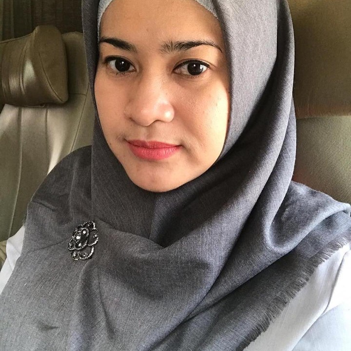 <p>Nah kalau ini potret Ikke dengan make up yang tipis, masih tetap cantik kan? (Foto: Instagram @ikkenurjanah0518)</p>