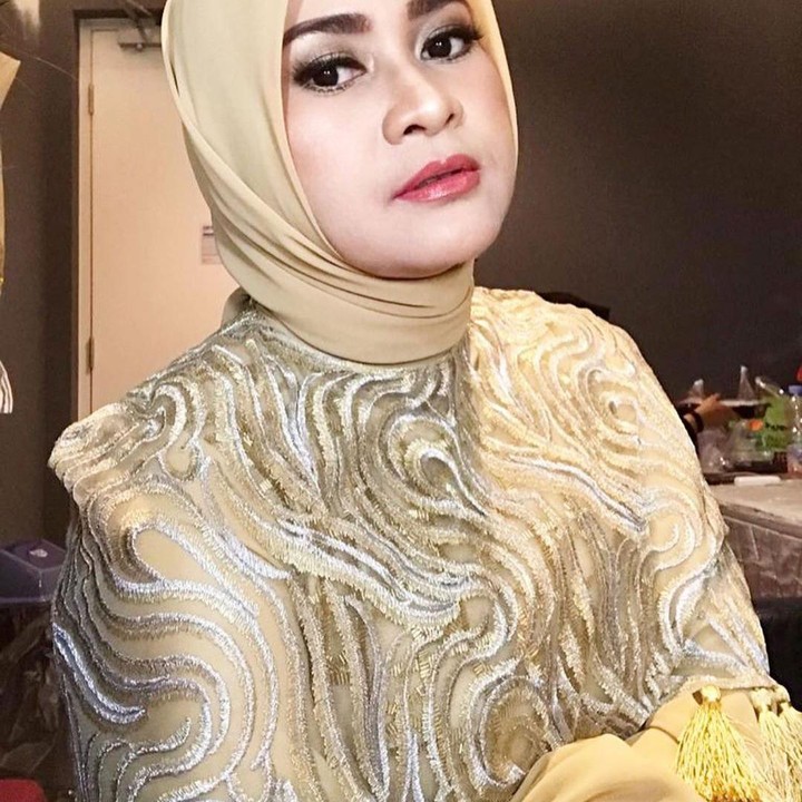 <p>Lama tak terdengar kabarnya, pedangdut Ikke Nurjanah kini semakin terlihat cantik dengan hijabnya, Bunda. (Foto: Instagram @ikkenurjanah0518)</p>