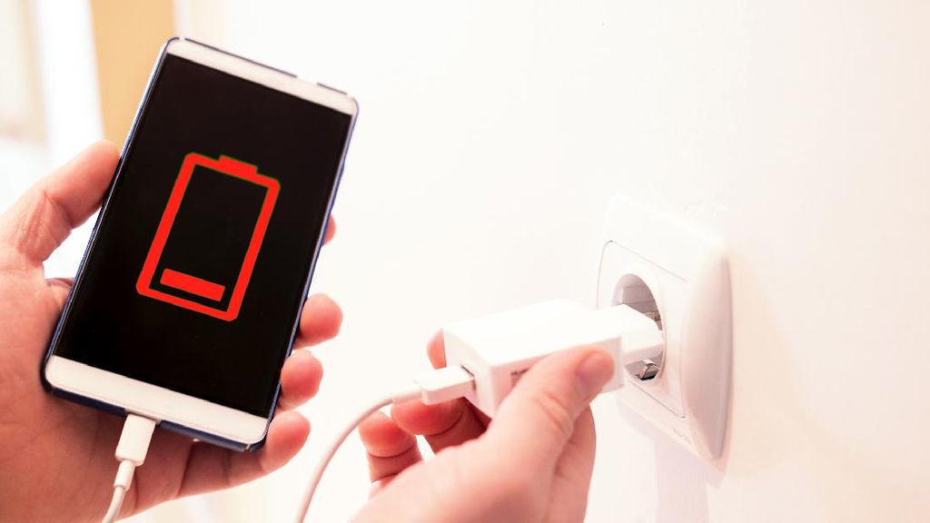 Pergi Liburan tapi Lupa Bawa Charger? Simak Tips Mengakalinya
