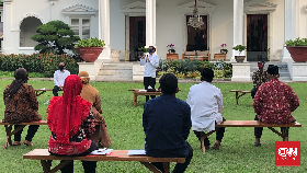Jokowi Kembali Beri Pedagang Kecil Bantuan Modal Rp2,4 Juta