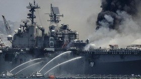 FOTO: Kapal Perang AS Meledak Puluhan Orang Terluka