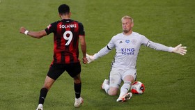 Kesalahan Schmeichel Awal Malapetaka Leicester