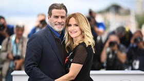 John Travolta Buka Suara Usai Kelly Preston Meninggal Dunia