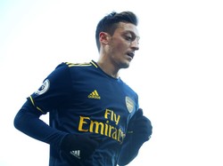 Arsenal Lakukan Ini Saat Coret Pemain seperti Oezil dari Skuad