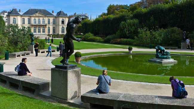 Museum Rodin di Prancis memajang karya pematung Auguste Rodin yang terkenal dengan pahatannya indah sekaligus puitis.