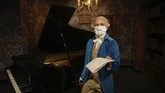 patung Madame Tussauds turki pakai masker In order to raise awareness against the spread of the coronavirus, a mask is placed on the wax figure of Wolfgang Amadeus Mozart at Madame Tussauds attraction in Istanbul, Saturday, July 11, 2020. Turkish authorities have made the wearing of masks mandatory in most of the country to curb the spread of COVID-19 following an uptick in confirmed cases since the reopening of many businesses. (AP Photo/Emrah Gurel)
