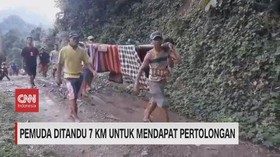 VIDEO: Pemuda Ditandu 7 Km untuk Mendapat Pertolongan