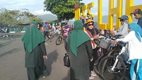 Polisi Syariat Pantau Pesepeda Berpakaian Ketat di Banda Aceh