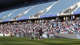 PSG Gelar Pertandingan di Depan Penonton Paris Saint Germain's Mitchel Bakker, right, challenges for the ball with Woyo Coulibaly of Le Havre AC, during a friendly soccer match between Paris Saint Germain and Le Havre, in Le Havre, western France, Sunday, July 12, 2020. (AP Photo/Thibault Camus)