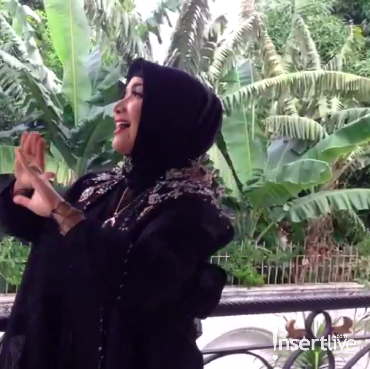 Makna 3 Warna Baju Roro Fitria di Video Klip Lagu 'Rindu Ibu'