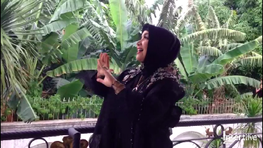 Makna 3 Warna Baju Roro Fitria di Video Klip Lagu 'Rindu Ibu'