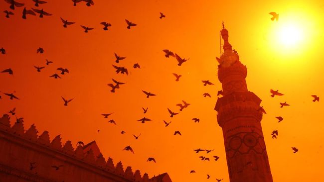 Ada yang berbeda dengan Ramadan di Suriah tahun ini. Suara anak-anak kecil yang bermain di luar rumah sudah terdengar lagi.