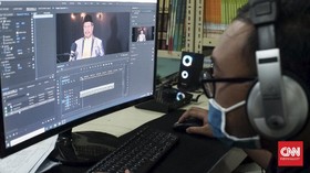 Wisuda Virtual: Tangis Siswa Madrasah Berpisah via Gawai