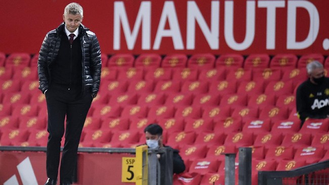 Jelang MU vs West Ham United, Ole Gunnar Solskjaer gusar kembali ditanya soal kans David De Gea pada laga nanti.