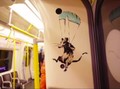 Inggris Hapus Mural Masker Banksy di Kereta Bawah Tanah