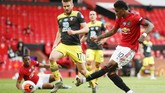 Britain Soccer Premier League Manchester United's Marcus Rashford, right, scores his team's first goal during the English Premier League soccer match between Manchester United and Southampton at Old Trafford in Manchester, England, Monday, July 13, 2020. (AP Photo/Clive Brunskill,Pool)