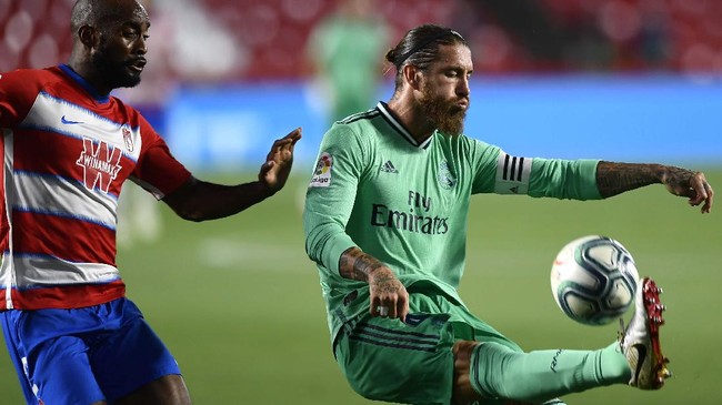 Kapten tim Real Madrid, Sergio Ramos dinyatakan positif terinfeksi Covid-19 jelang melawan Liverpool pada leg kedua perempat final Liga Champions