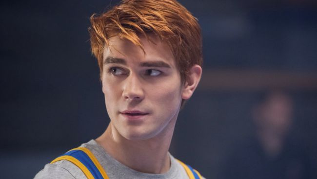 Keneti James Fitzgerald Apa atau KJ Apa dalam Riverdale