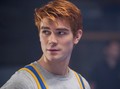 Bintang Riverdale Gabung Film Soal Corona, Songbird
