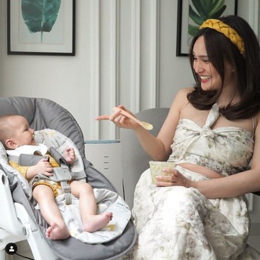 Kasih MPASI Anak di Usia 4 Bulan Tuai Hujatan, Shandy Aulia Beri Penjelasan