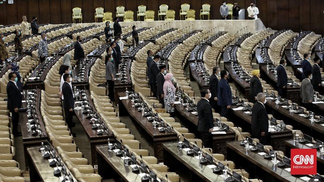 Komisi III DPR dan pemerintah menyepakati untuk membawa hasil revisi UU Mahkamah Konsitusi ke rapat paripurna untuk disahkan menjadi undang-undang.