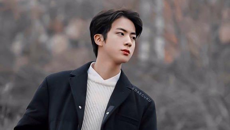 Wajah Disebut Awet Muda, Jin BTS Malah Akui Punya Keriput di Mata