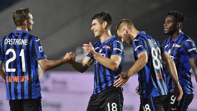 Atalanta's Ruslan Malinovskyi celebrates after scoring a goal during a Serie A soccer match between Atalanta and Brescia, at the Gewiss Stadium in Bergamo, Italy, Tuesday, July 14, 2020. (Gianluca Checchi/LaPresse via AP)