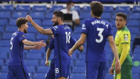 Selebrasi Giroud Dorong Jorginho Jadi Viral