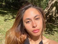 Selain Valerie Thomas, Deretan Artis Ini Malas Pakai Bra