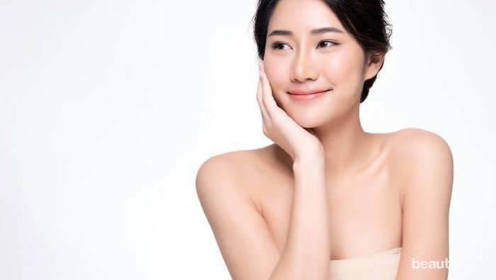 Gerakan Memakai Serum yang Tepat Biar Hasilnya Maksimal, Wajah Makin Flawless & Glowing!