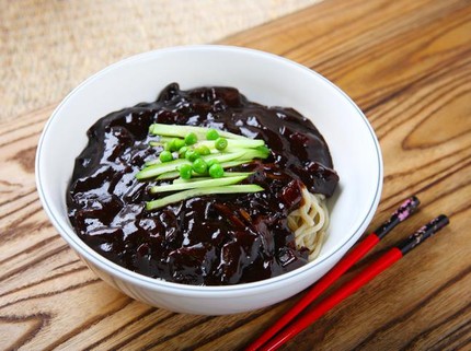10 Resep Makanan yang Kerap Muncul dalam Drama Korea: Kimchi hingga Jajangmyeon
