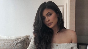 img-title Ibunda Sebut Kylie Jenner Sempat Mau Dibunuh oleh Mantan Pacar Kakak