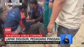VIDEO: Lapak Digusur Satpol PP, Pedagang Pingsan