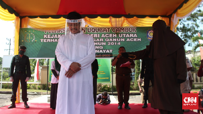 Lecehkan Santri, Guru Pesantren di Aceh Dicambuk 74 Kali