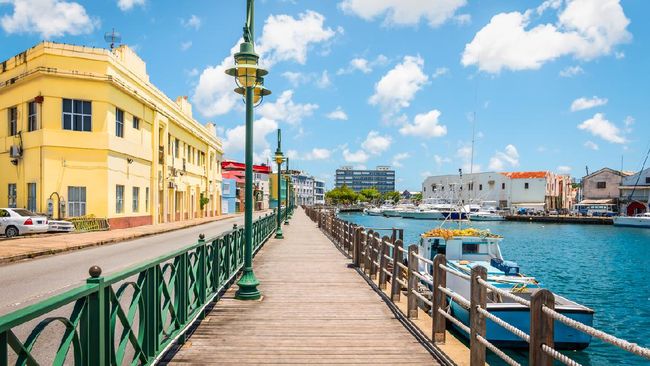 Negara yang memuncaki daftar termahal untuk dikunjungi 2025 adalah Barbados, negara kepulauan yang indah di Karibia timur.